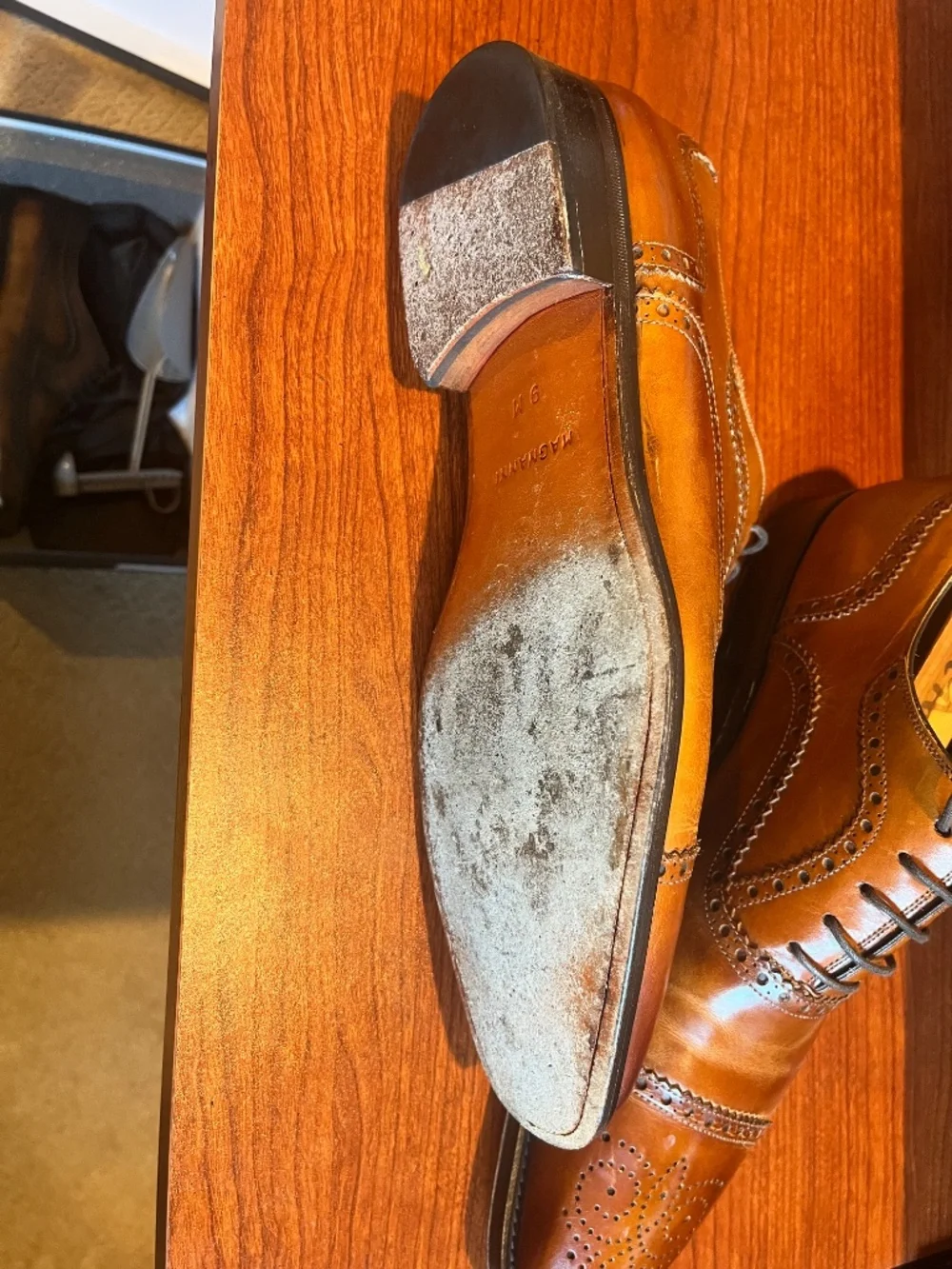 Tan Magnannl cap toe size 9M